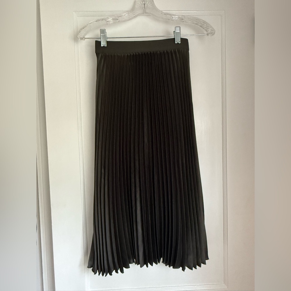 H&M dark green Midi Pleated Skirt